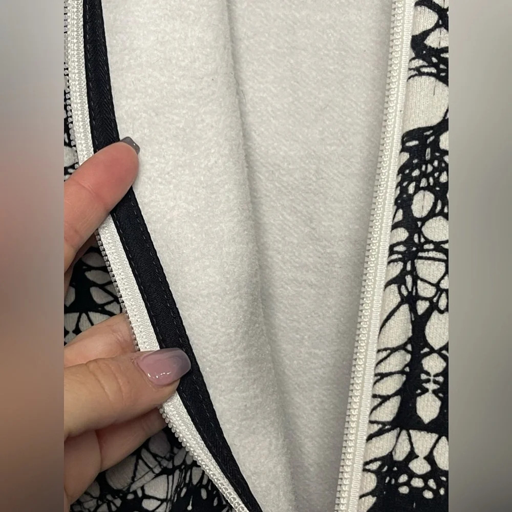 Lululemon Scuba Hoodie Full Zip White Black Glacier Lace Size 8 EUC limited edt - Picture 5 of 10